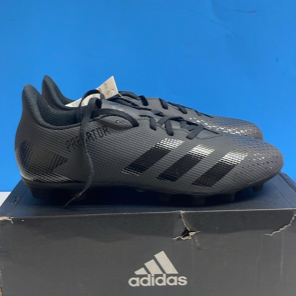 ADIDAS PREDATOR 20.4 FXG
MENS 11 - Picture 3 of 7
